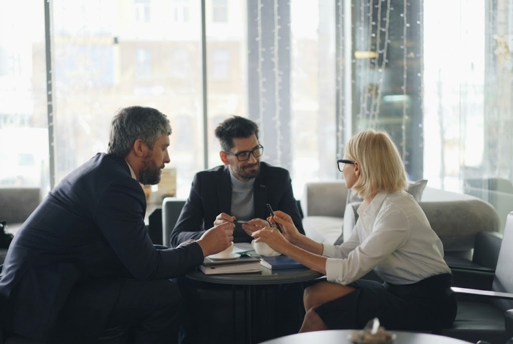 A couple meets with a divorce mediator in Overland Park to discuss their concerns.
