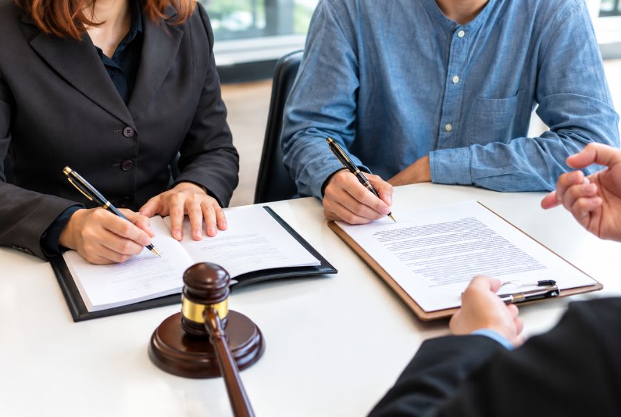 Discussing parenting plans with a divorce attorney in Overland Park